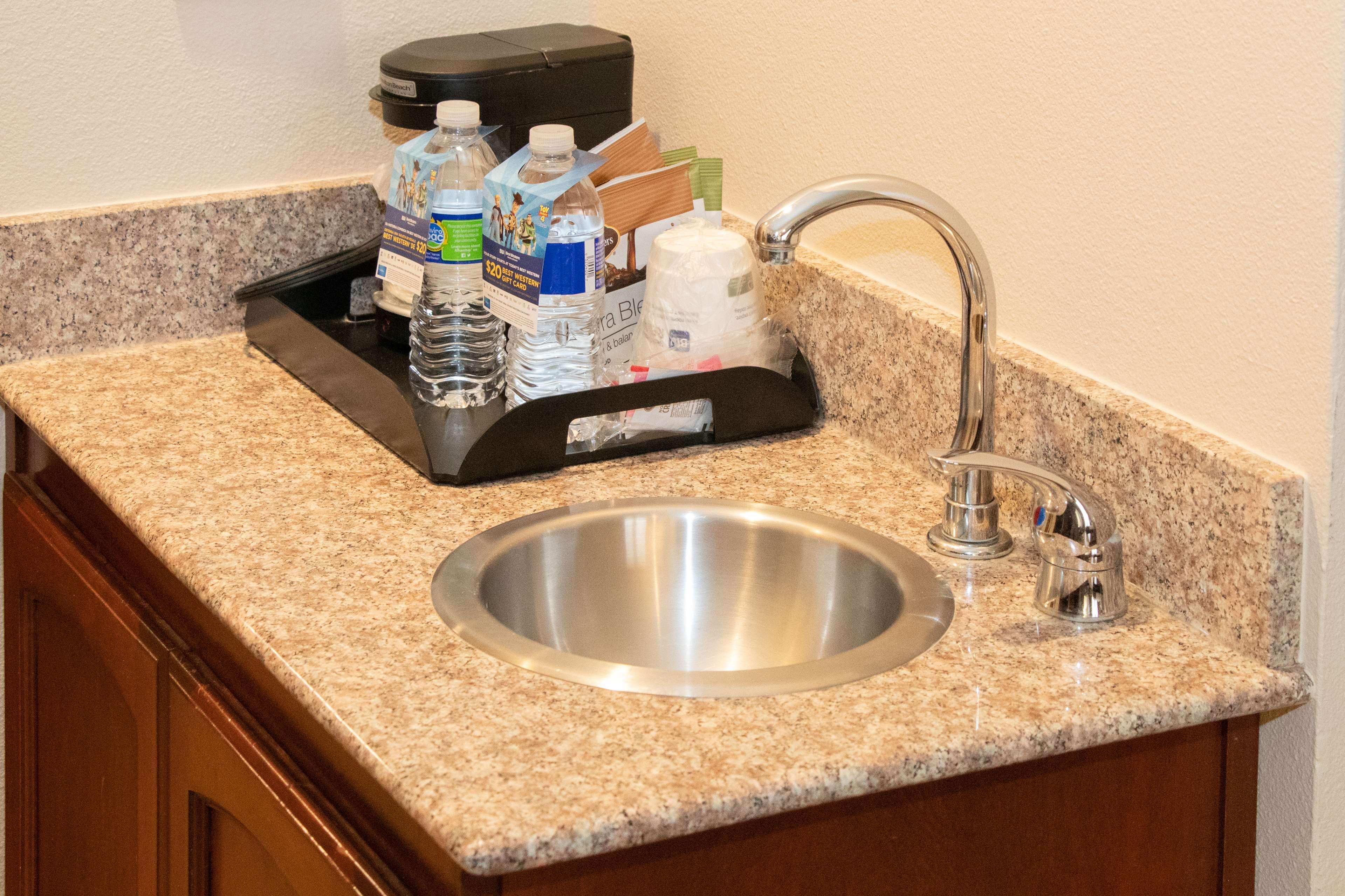 Best Western I-5 Inn & Suites Lodi Bagian luar foto