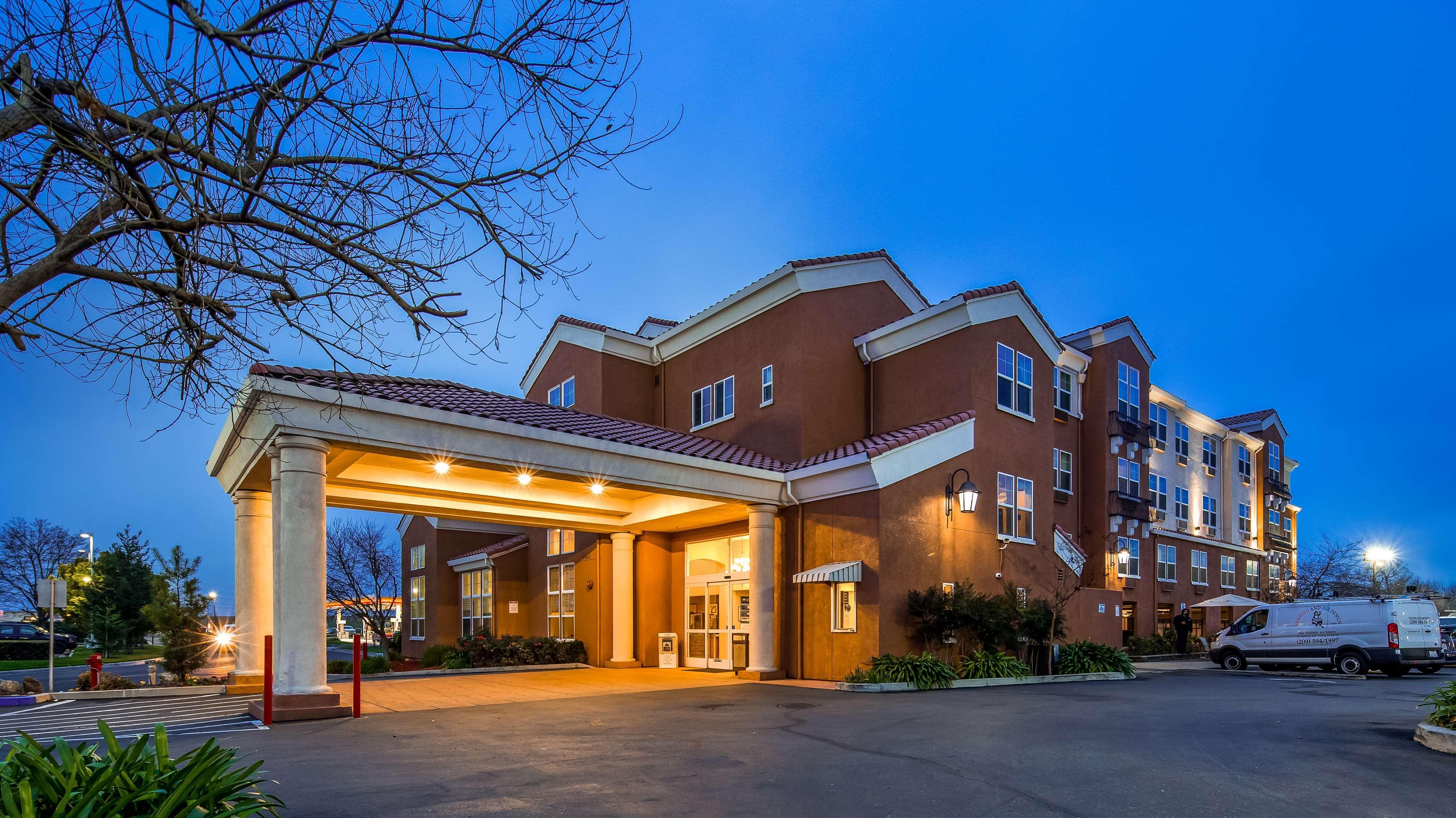 Best Western I-5 Inn & Suites Lodi Bagian luar foto